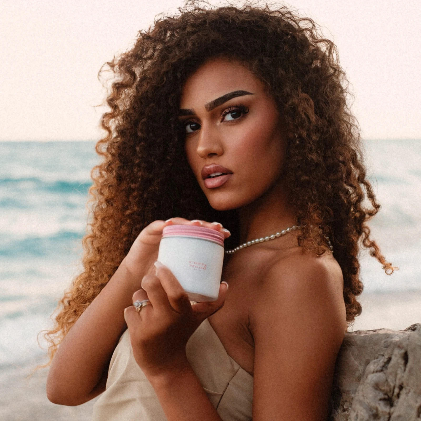 En photo la fondatrice de la marque Myriam